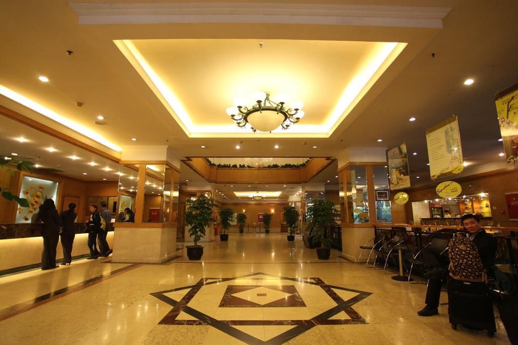 Garden City Hotel Chengdu Exterior photo