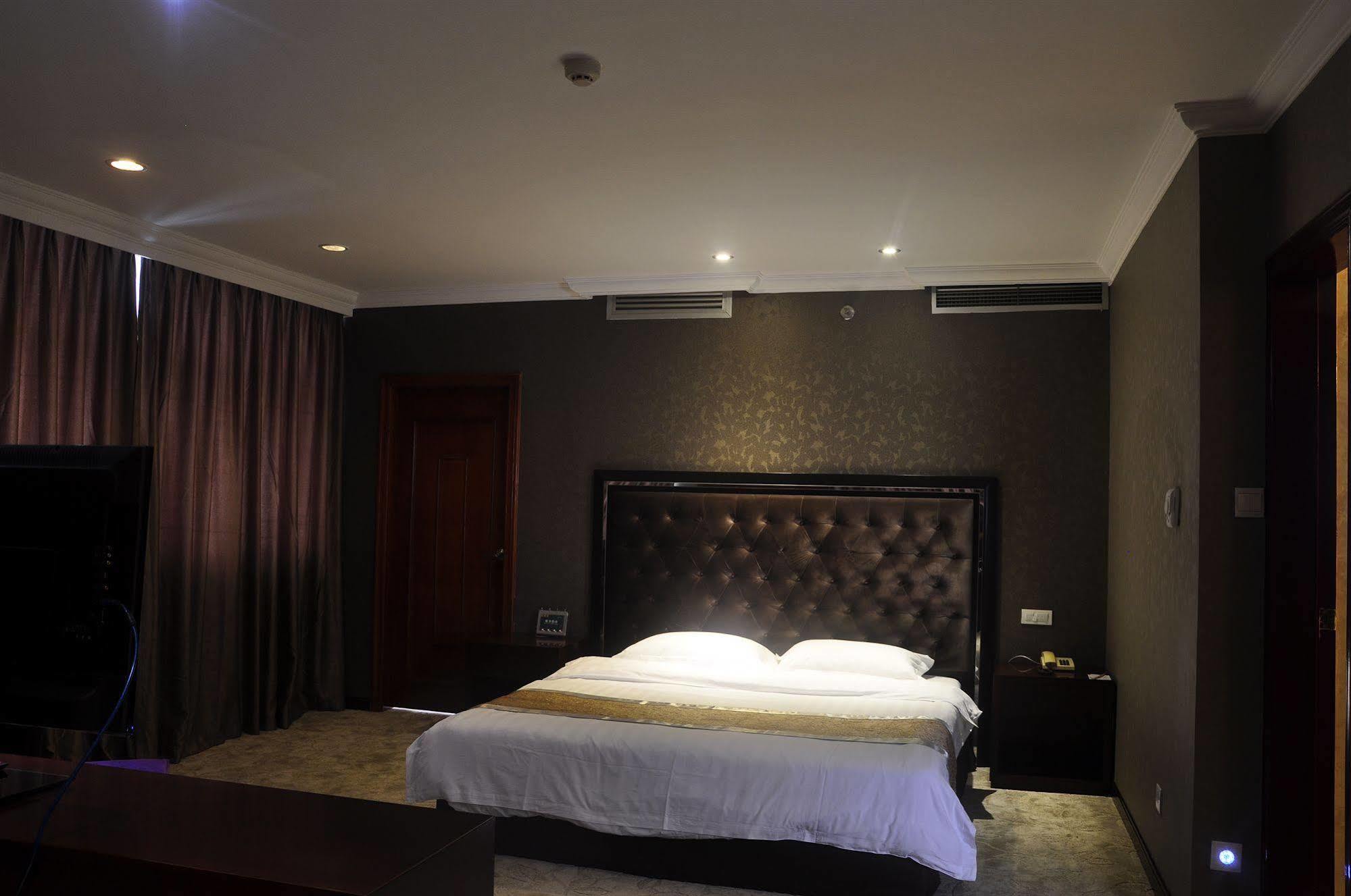Garden City Hotel Chengdu Exterior photo